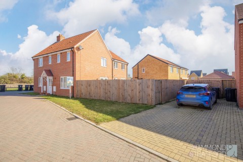 View Full Details for Hare Crescent, Hethersett