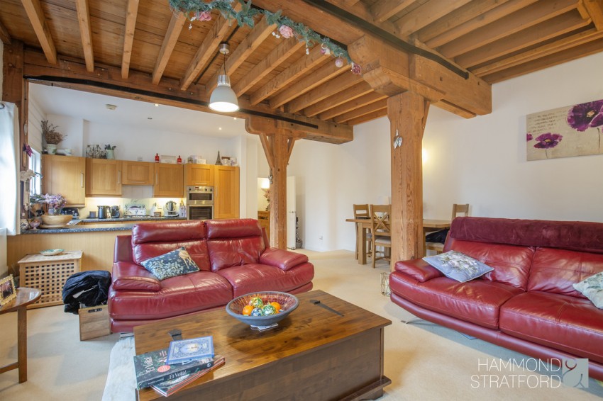 Images for The Street, Lamas